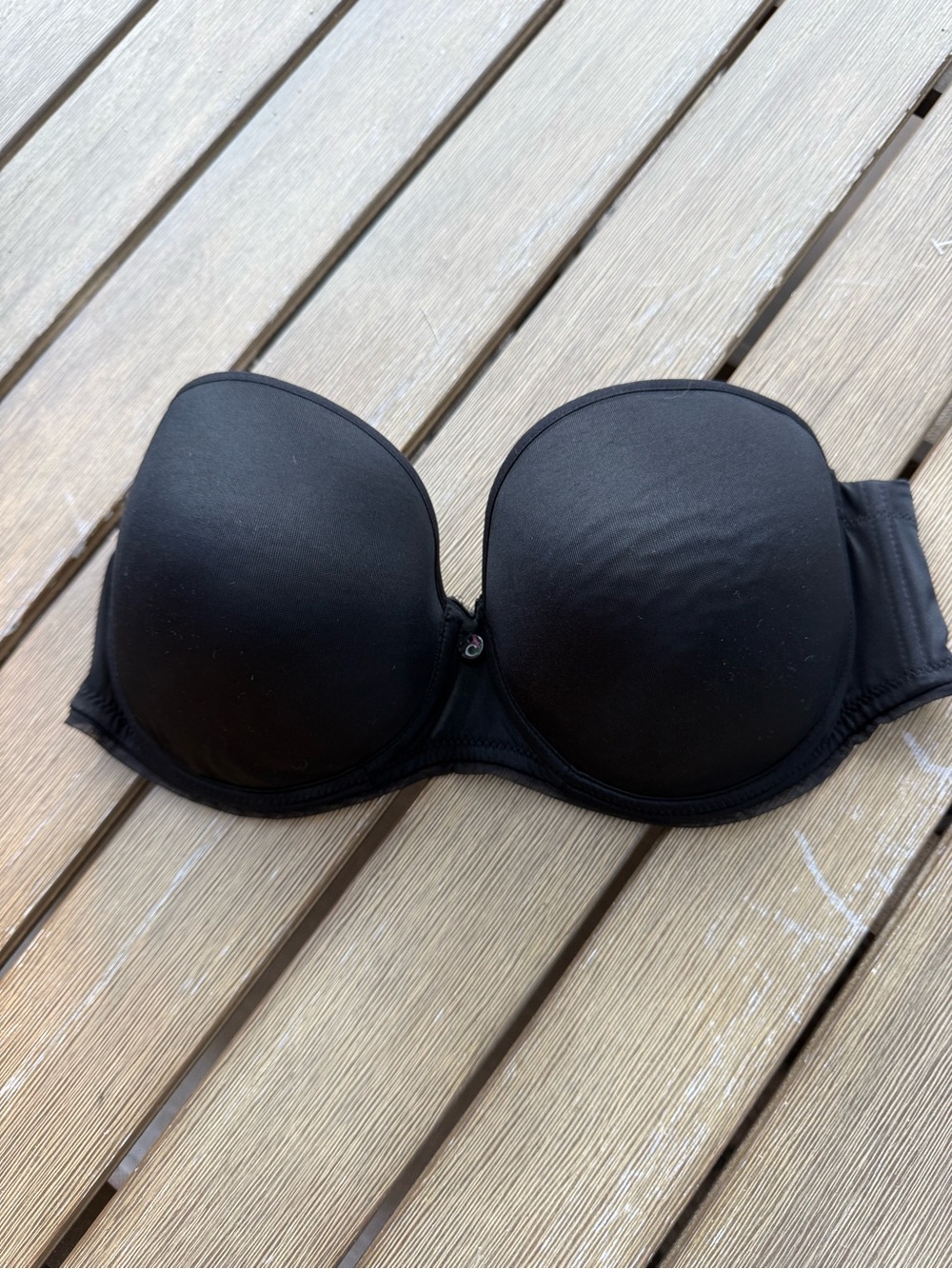 Chantelle Black Strapless Bra Size 36D Molded Underwire No Straps